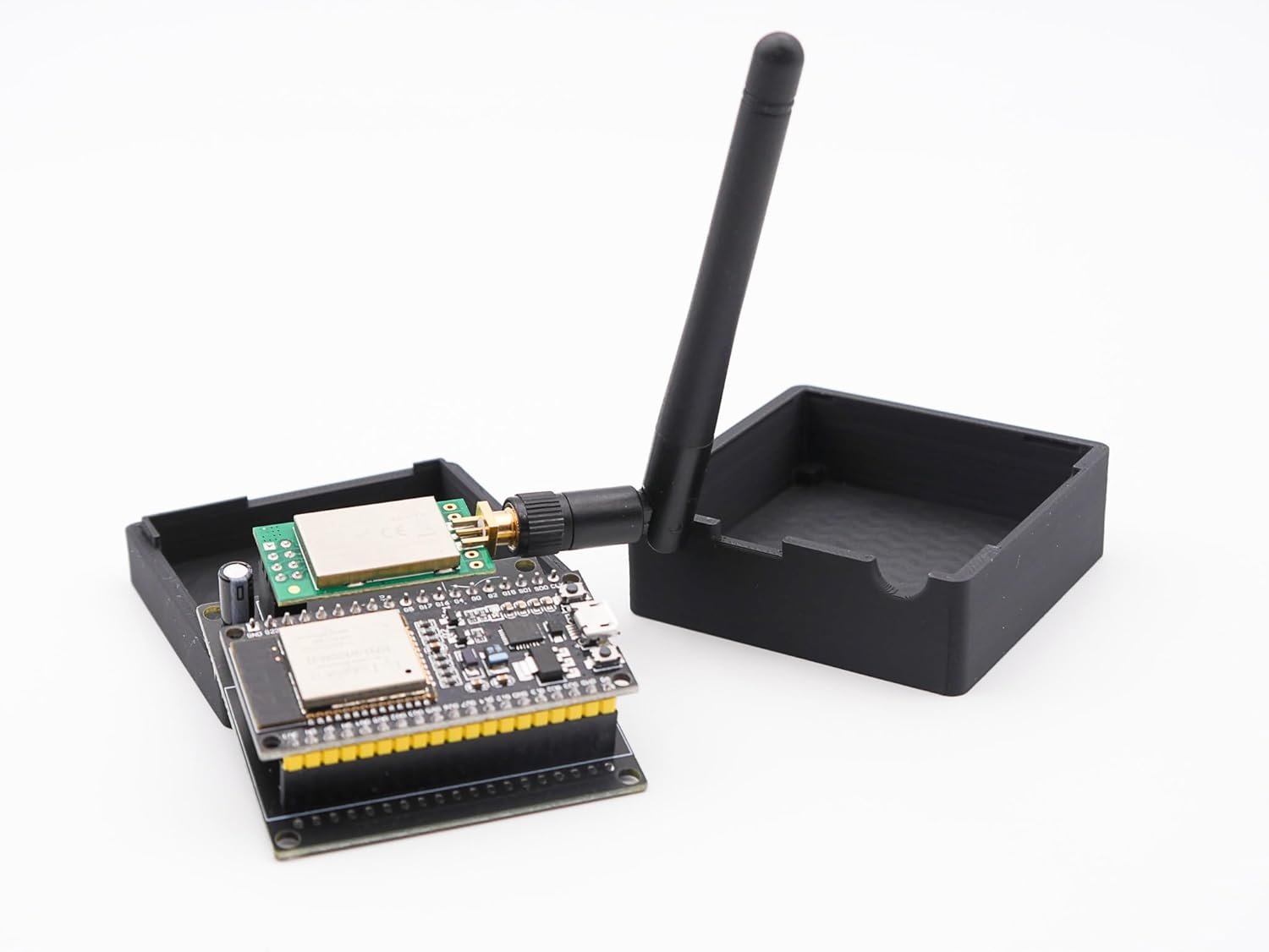 61IaYHK-c9L._AC_SL1500_.jpg OpenDTU kompatibilný s Hoymiles WR – načítanie údajov z balkónovej elektrárne (USB, čierna)