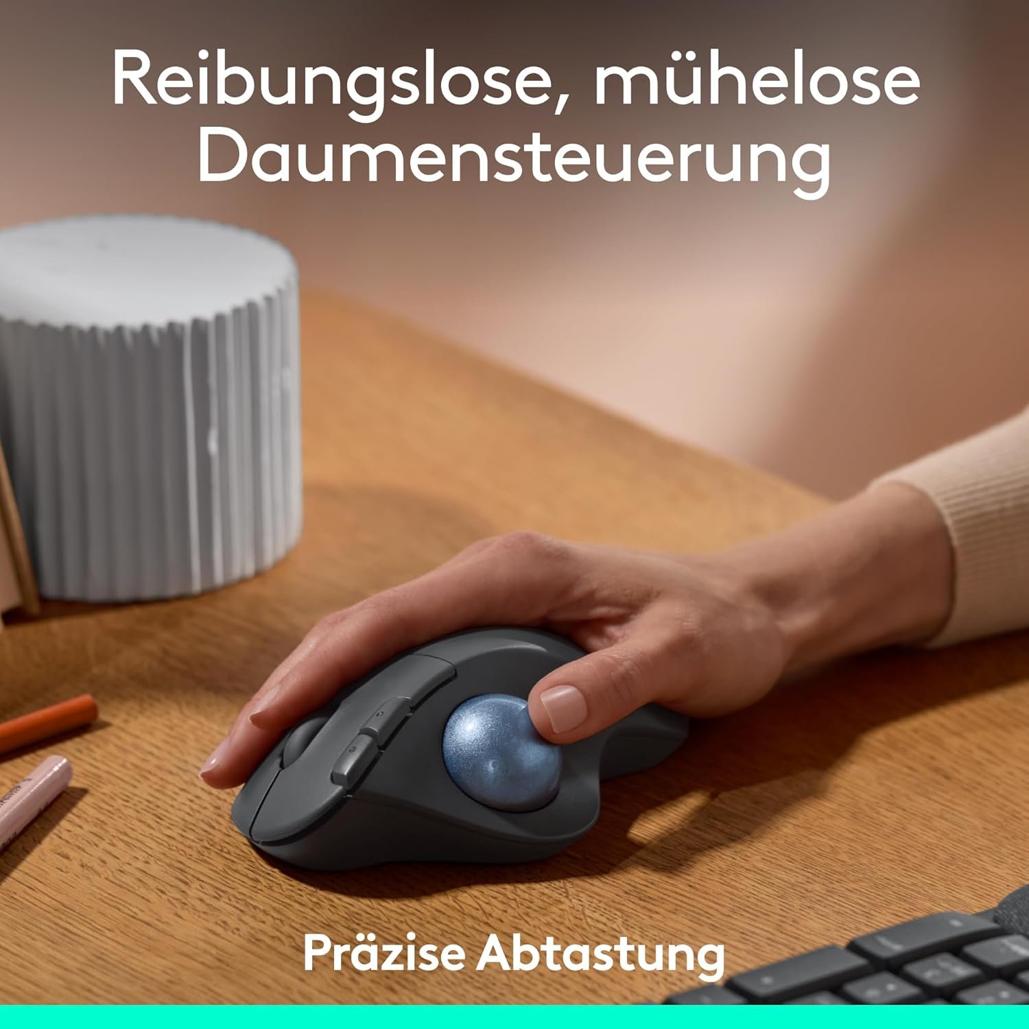 71O7RjeWqwL._AC_SL1500_.jpg Bezdrôtová trackballová myš Logitech ERGO M575S, bezdrôtová ergonomická myš s Bluetooth a šifrovaným donglom, pohodlné ovládanie palcom, pre PC/Mac – grafitová