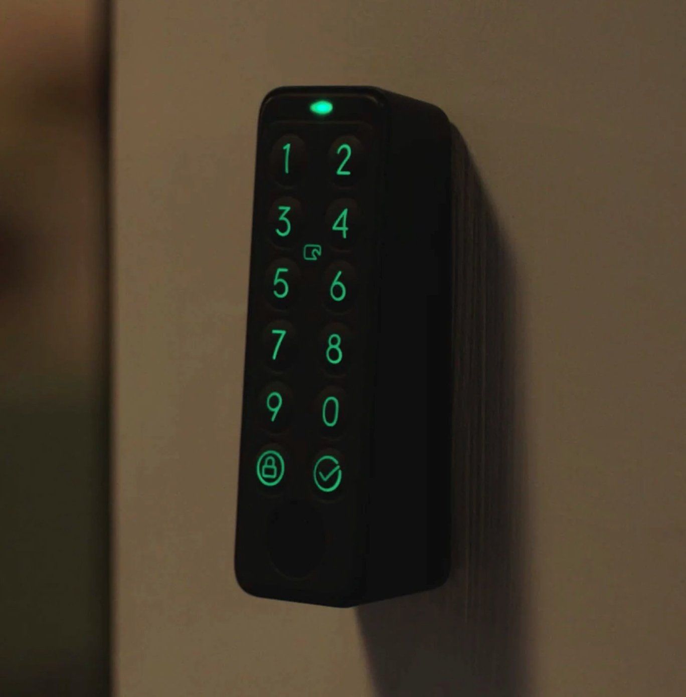 Dotykový spínač SwitchBot na batérie s Bluetooth a zvukovým alarmom