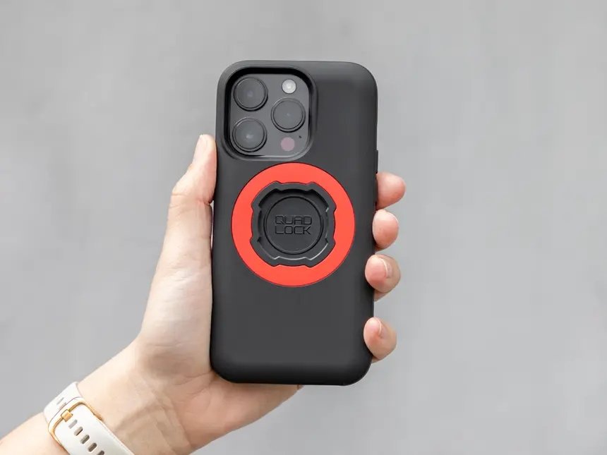Quad Lock MAG puzdro na telefón iPhone 15 Pro s čiernym MAG krúžkom