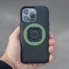 Quad Lock MAG puzdro na telefón iPhone 15 Pro s čiernym MAG krúžkom