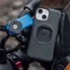 Quad Lock MAG puzdro na telefón iPhone 15 Pro s čiernym MAG krúžkom