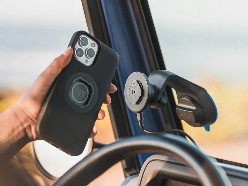 Quad Lock MAG puzdro na telefón iPhone 15 Pro s čiernym MAG krúžkom