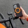 Quad Lock MAG puzdro na telefón iPhone 15 Pro s čiernym MAG krúžkom