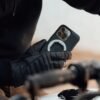 Quad Lock MAG puzdro na telefón iPhone 15 Pro s čiernym MAG krúžkom