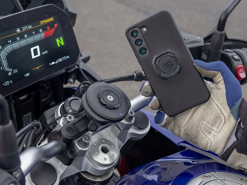 Quad Lock MAG puzdro na telefón iPhone 15 Pro s čiernym MAG krúžkom