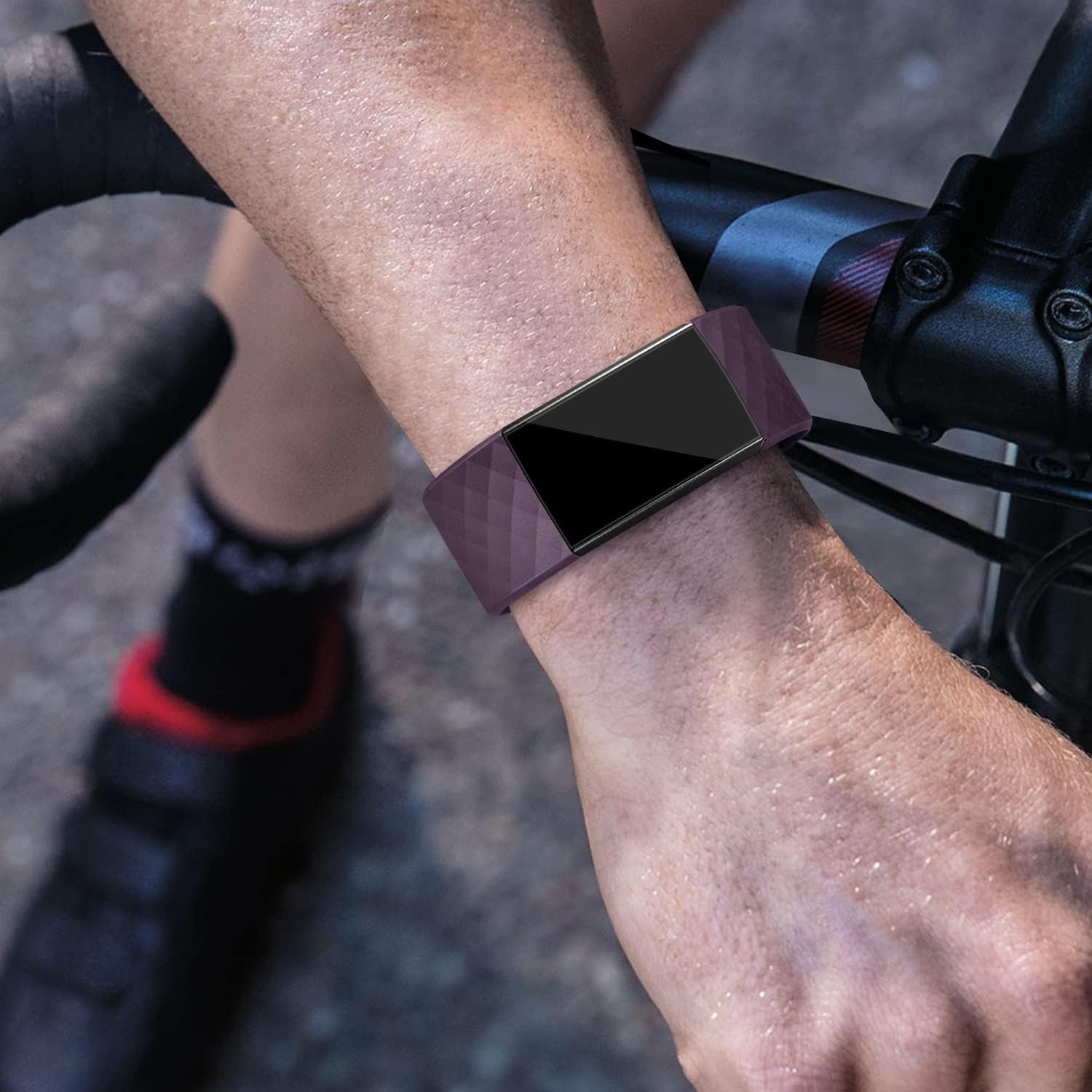 71kLFeqNSkL._AC_SL1500_.jpg Náhradný silikónový športový remienok Vancle pre náramok Fitbit Charge 4, dámsky, pánsky, remienok k hodinkám pre náramok Fitbit Charge 3/Fitbit Charge 4 SE/Fitbit Charge 3 SE (L, tmavý)