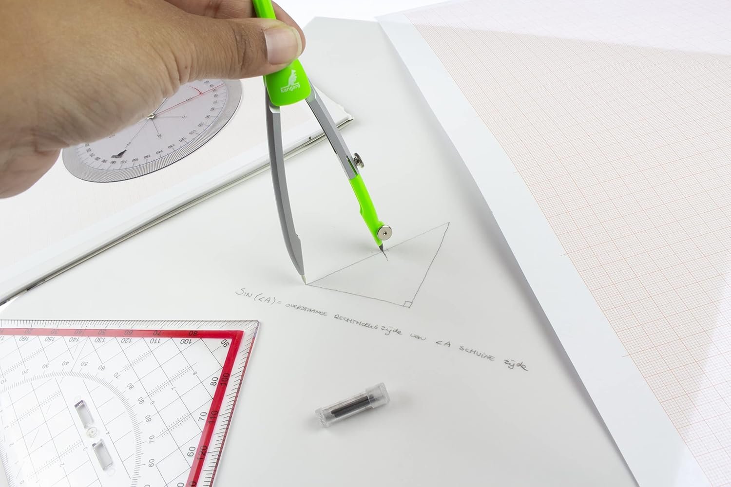 81Uda4USObL._AC_SL1500_.jpg Kangaro Priehľadný technický kresliaci papier/milimetrový papier DIN A4, 24 strán, 80 g/m², papier s 1 listom s oranžovou mriežkou 1/5/10 mm, K-770300