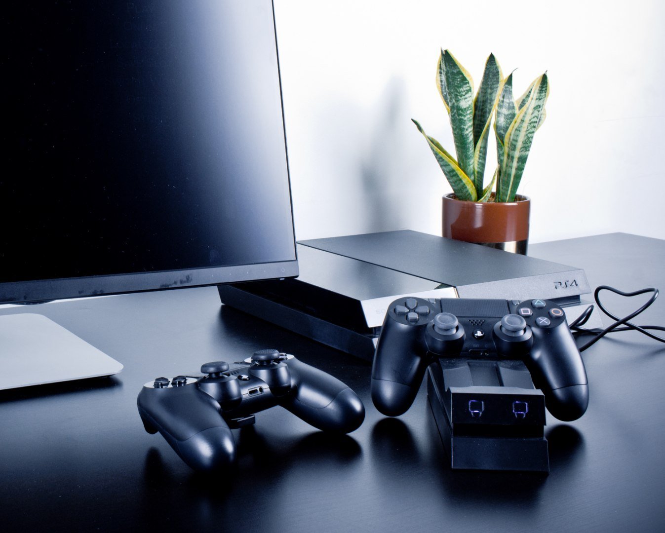 image-2182.jpeg Nabíjacia stanica pre ovládače PS4 Venom VS2732 čierna