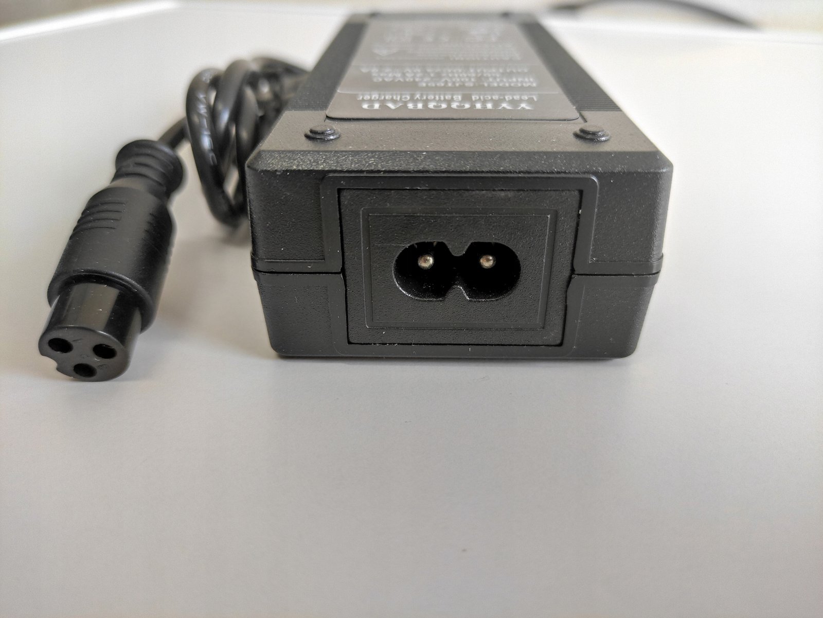 Napájací zdroj nabíjačka batérií pre olovené batérie YYHQQBAD SJT65E 24V 2.0A Elektro bicykel