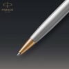 03-25.jpg Parker Sonnet Stainless Steel GT — guľôčkové pero s otočným mechanizmom