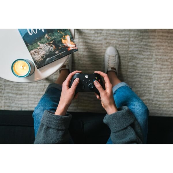 06-15.jpg Microsoft Xbox Wireless Controller Carbon Black — bezdrôtový ovládač pre Xbox a PC
