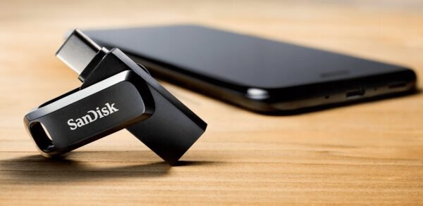 0a48e47d4756a5fd5f45f2b56a87.jpg USB kľúč SanDisk Ultra Dual Drive Go 512 GB USB 3.0, USB 3.1 typ C čierny
