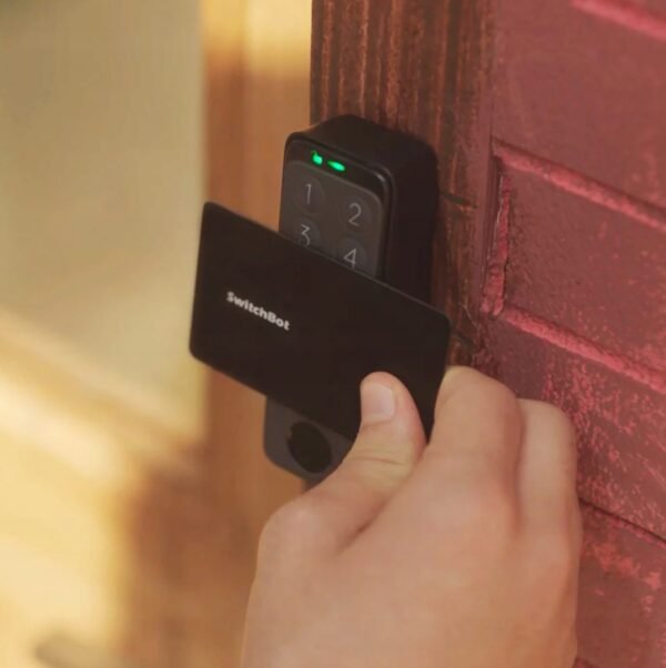 Dotykový spínač SwitchBot na batérie s Bluetooth a zvukovým alarmom