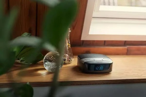 Rádiobudík s DAB+/FM rádiom a LCD displejom, duálny alarm Philips TAR3505