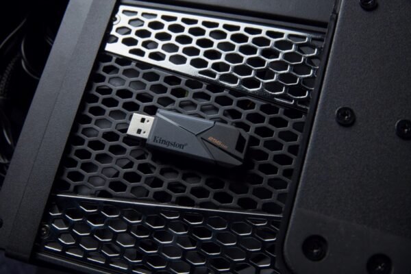 56eda1ce4e3084fb0e8feaaa1cd2.jpg Kingston USB kľúč DT Exodia Onyx 256GB USB 3.2 Gen 1