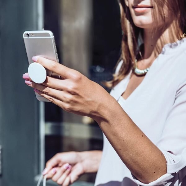61sJl5CqQvL._AC_SL1000_.jpg Just One More Chapter – milovník čítania kníh, otvorená kniha, kvety PopSockets s vymeniteľným PopGripom