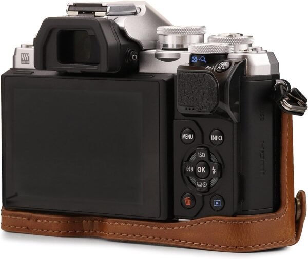 Kožená taška na fotoaparát MegaGear Ever Ready s popruhom, kompatibilná s modelom Olympus OM-D E-M10 Mark III