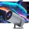71Pp7Sf9dIL._AC_SL1500_.jpg Mini prenosný projektor s automatickou korekciou lichobežníka, 4K / 200 ANSI, inteligentný projektor s WiFi 6, BT 5.4, 130-palcová obrazovka, otočenie o 180 stupňov, guľatý dizajn, vstavaný projektor pre domáce použitie