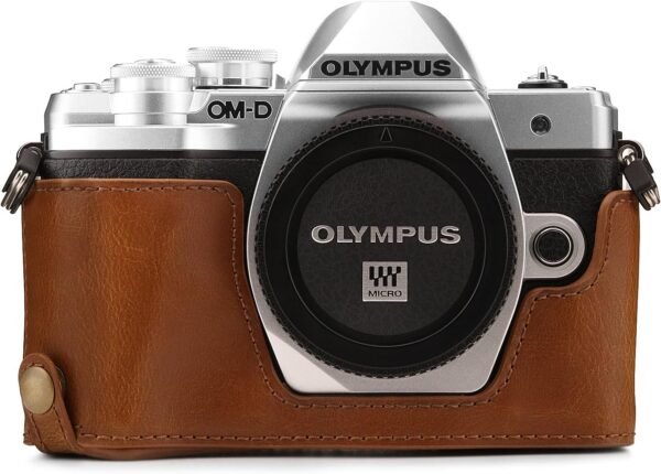 Kožená taška na fotoaparát MegaGear Ever Ready s popruhom, kompatibilná s modelom Olympus OM-D E-M10 Mark III