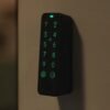 Dotykový spínač SwitchBot na batérie s Bluetooth a zvukovým alarmom