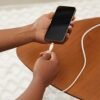 b5a55485470b9c995b8db0d9705b.jpg Kábel AMAZON BASICS USB - Apple 30-pin 1 m biely