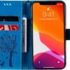 VEEMOS — knižkové puzdro na iPhone 13 s motívom mačky a stromu a priehradkami na karty modré